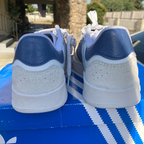 Adidas - Picture 7 of 10